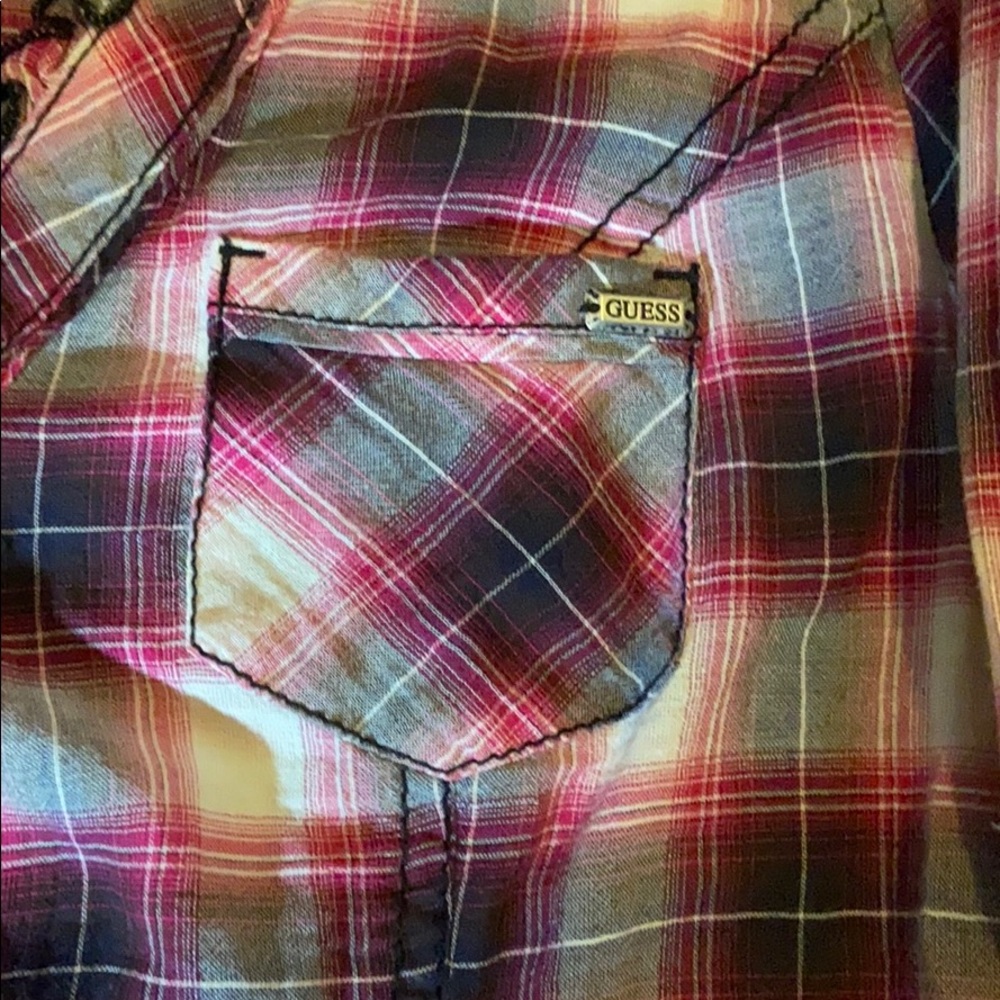 GUESS Plaid Button Up V-Neck 🔥 - Picture 3 of 6
